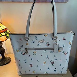 Coach Gallery Tote Bag with Wild Meadow Print
